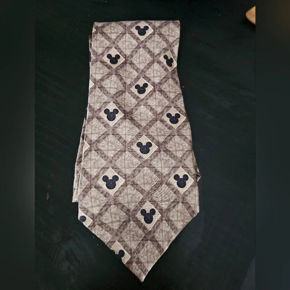 Walt Disney Muckey Mouse Men's Brown Silk Geometric Necktie.